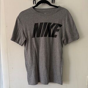 Nike Men's Heather Gray Tee with Black Logo
